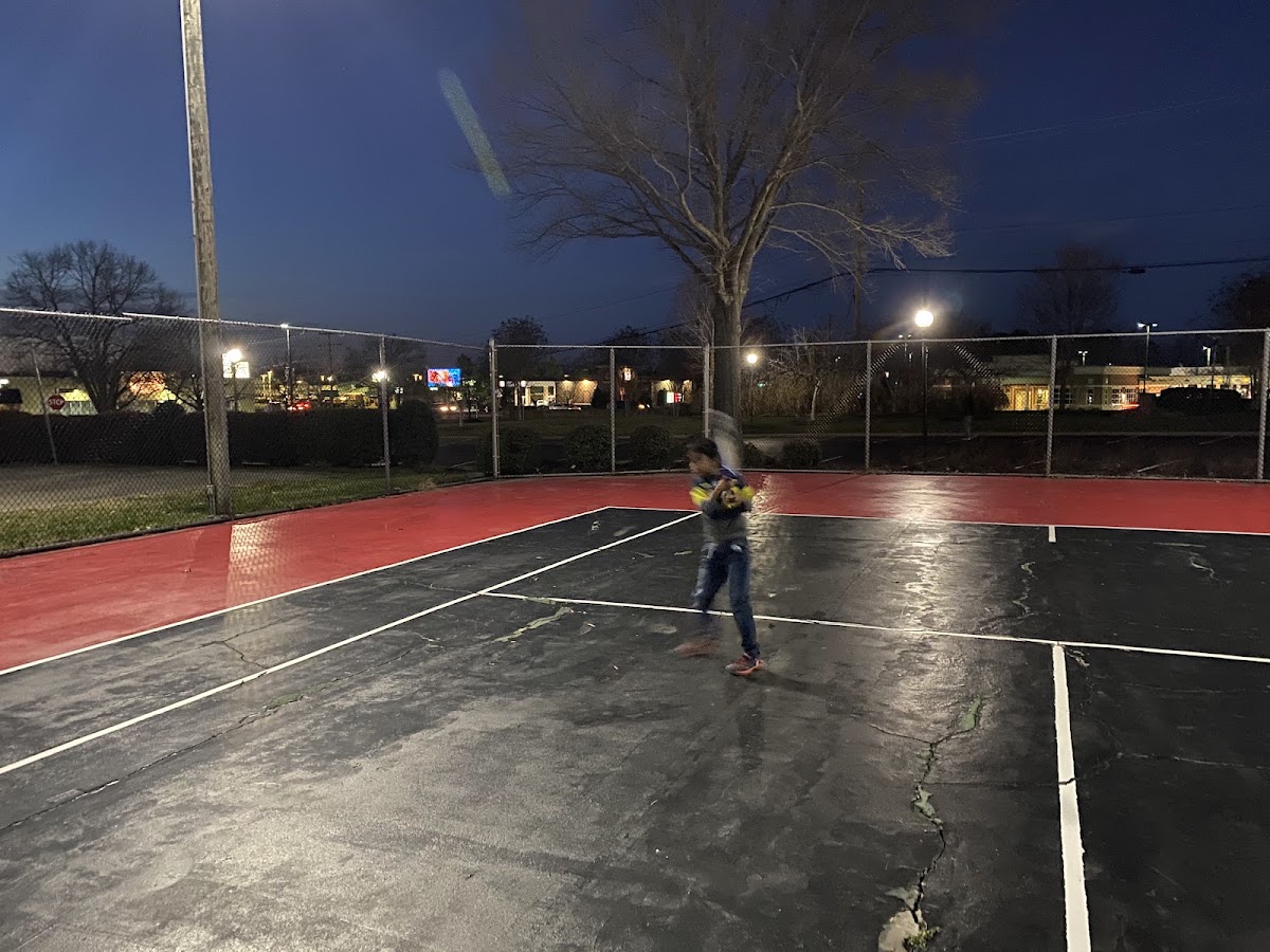 Broadmoor Apartments Tennis Court